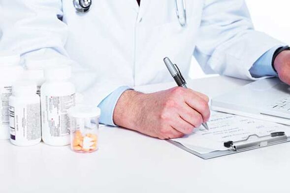 el médico prescribe tratamiento para el dolor en los testículos por excitación